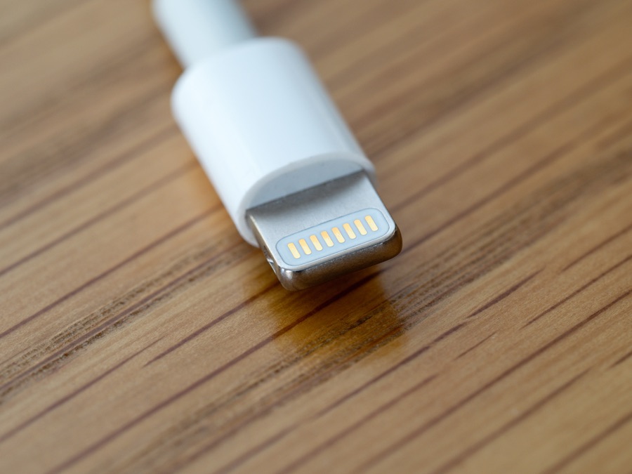 Close-up photo of an Apple Lightning cable end with a flat contact blade